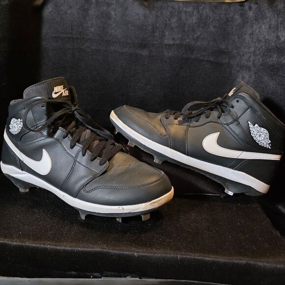 Nike Other - Nike Black and White Men's Cleats